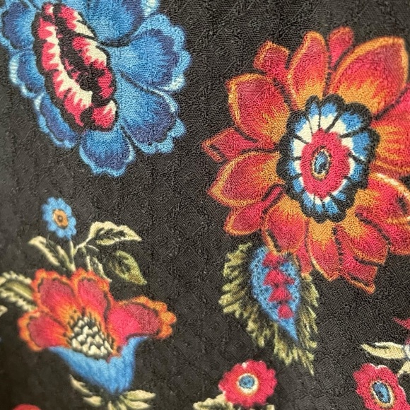 Adelyn Rae Black Floral Sleeveless Blouse Tank - Picture 2 of 5